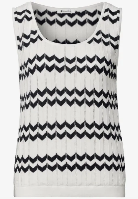 Ärmelloses Stricktop in Weiß mit schwarzen Zickzack-Streifen, gerippt und locker geschnitten.