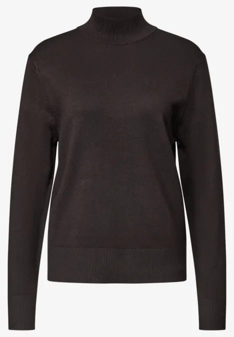 Schlichter schwarzer Rollkragenpullover mit langen Ärmeln.