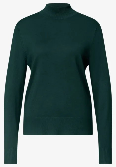 Basic Pullover mit Turtle Neck shadow teal Ein dunkelgrüner Pullover mit leichtem Stehkragen und langen Ärmeln, schlicht und zeitlos.