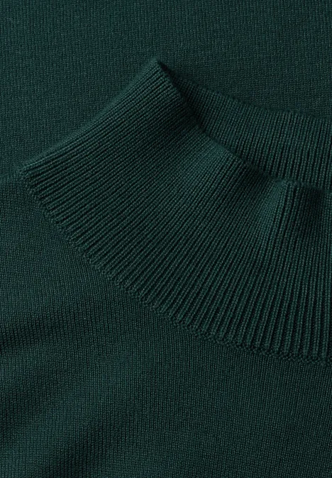 Basic Pullover mit Turtle Neck shadow teal Nahaufnahme eines dunkelgrünen Rollkragen-Pullovers mit feinem Rippenstrick.