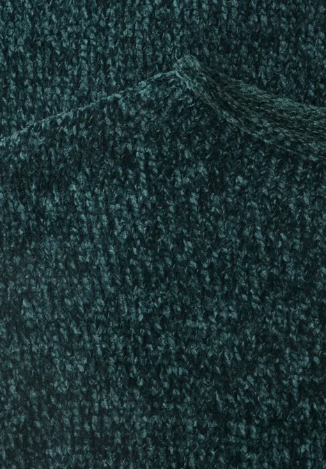 Chenille-Pullover mit U-Boot-Ausschnitt shadow teal Nahaufnahme eines dunkelgrünen, grob gestrickten Pullovers.