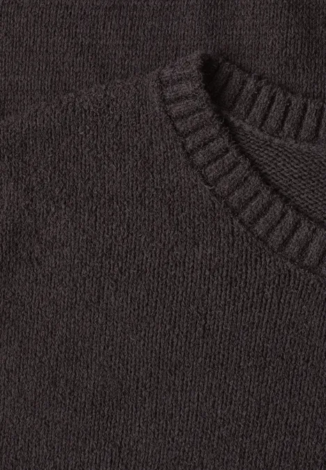 Mouwloze trui met ronde hals black coffee Nahaufnahme eines dunkelgrauen gestrickten Pullovers mit V-Ausschnitt und feiner Struktur.