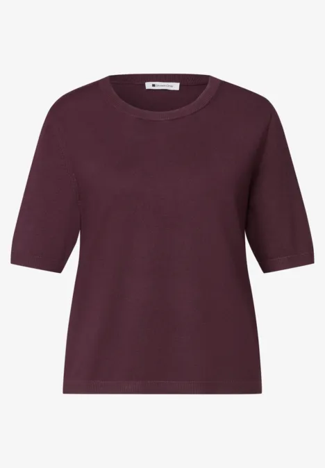 Effen T-shirt in donker wijnrood met ellebooglange mouwen en rechte pasvorm.