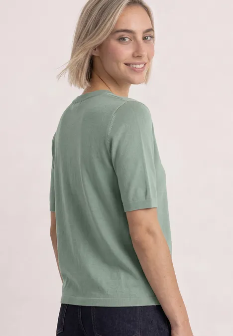 T-shirt met korte mouwen en ronde hals in effen kleur eucalyptus green Vrouw in lichtgroen t-shirt kijkt lachend over haar schouder.