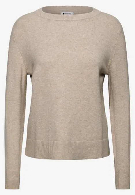 Pull à manches longues et col bateau clay sand mel. Pull beige à col rond et manches longues.