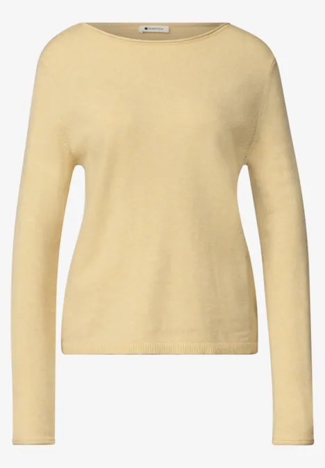 Pull femme léger à manches longues de couleur jaune clair.