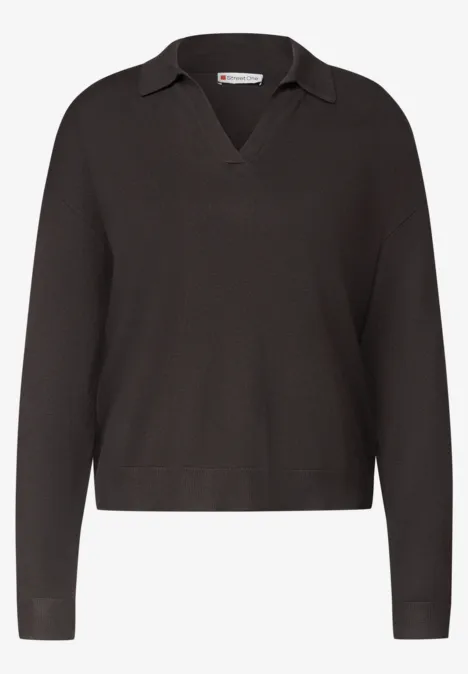 Dunkelgrauer Pullover mit V-Ausschnitt und Kragen, langärmlig und schlicht.