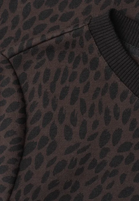 Sweatshirt mit Rundhals und Print molten earth Nahaufnahme eines braunen Pullovers mit schwarzem Leopardenmuster.
