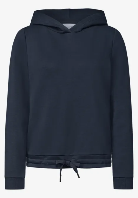 Dunkelblauer Kapuzenpullover mit Kordelzug am Bund.