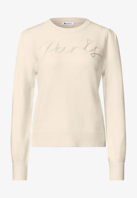 Cremefarbener Pullover mit Rundhalsausschnitt, langen Ärmeln und dezenter Schriftstickerei auf der Brust