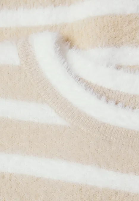 Langarm Pullover mit Rundhals und Streifen clay sand Nahaufnahme eines flauschigen Textils mit beigen und weißen Streifen.