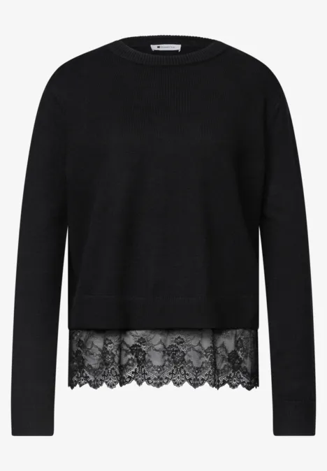 Schwarzer Pullover mit rundem Ausschnitt und Spitzenbesatz am Saum.