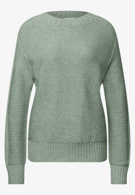 Grauer Pullover mit Rundhalsausschnitt und Rippenstruktur.