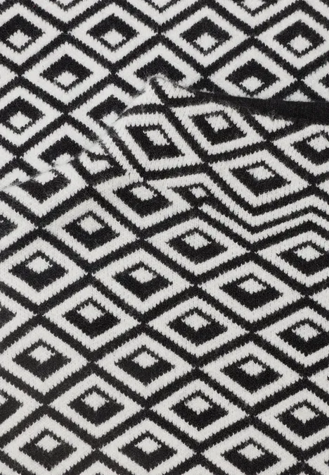 Pullover mit Turtle Neck und Jacquardmuster Black Schwarz-weißer Stoff mit geometrischem Rautenmuster.