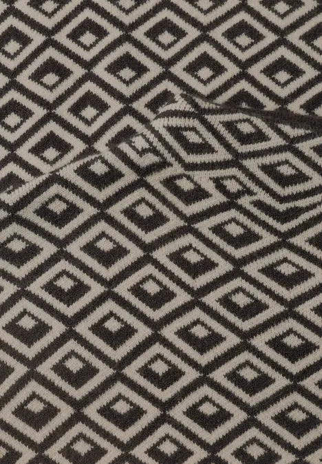 Pullover mit Turtle Neck und Jacquardmuster black coffee Stoff mit schwarz-beigem Rautenmuster in regelmäßiger Anordnung.