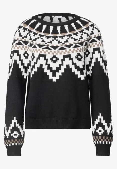 Schwarzer Pullover mit weißem nordischem Muster über Schultern und Ärmeln.