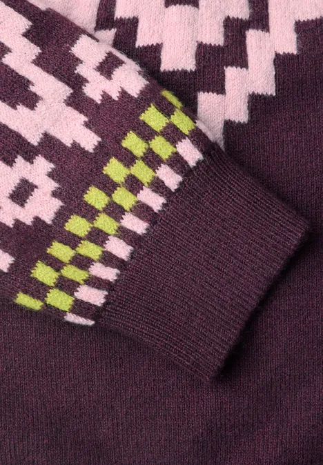 Lila gestrickter Ärmel mit pink-grünem Jacquardmuster und Bündchen.