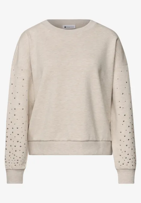 Sweatshirt met studs – Loose Fit clay sand mel. Leichter beigefarbener Pullover mit Rundhalsausschnitt und Ärmeln mit zarten Lochdetails.