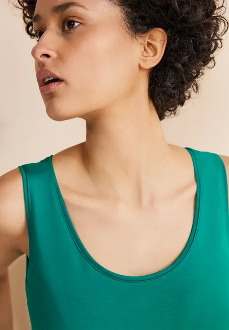 Basic Top in Unifarbe intense aqua