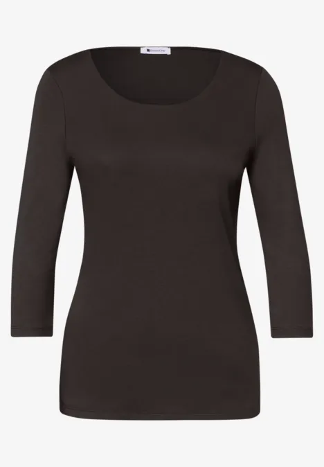 Effen zwart damesshirt met driekwartmouwen en ronde hals.