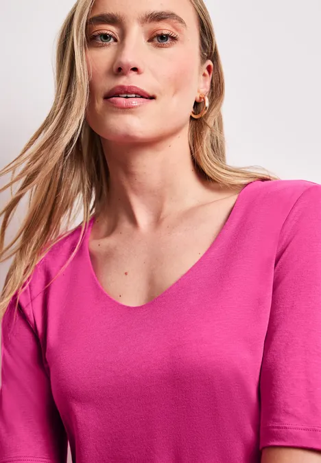 Basic T-Shirt mit V-Neck in Unifarbe magenta dream Basic T-Shirt mit V-Neck in Unifarbe magenta dream