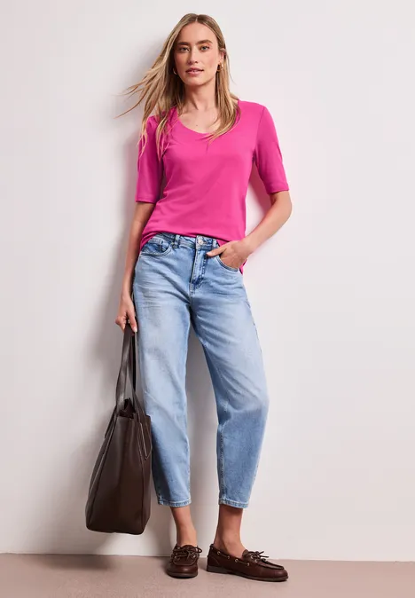 Basic T-Shirt mit V-Neck in Unifarbe magenta dream Basic T-Shirt mit V-Neck in Unifarbe magenta dream