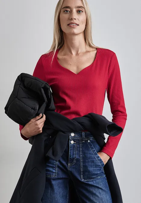 T-shirt avec encolure en cœur autumn red