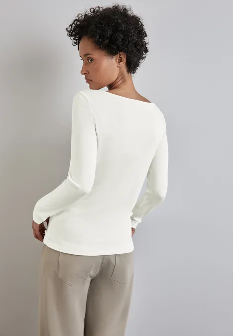Shirt mit U-Boot-Ausschnitt off white