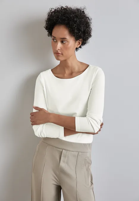 Shirt mit U-Boot-Ausschnitt off white