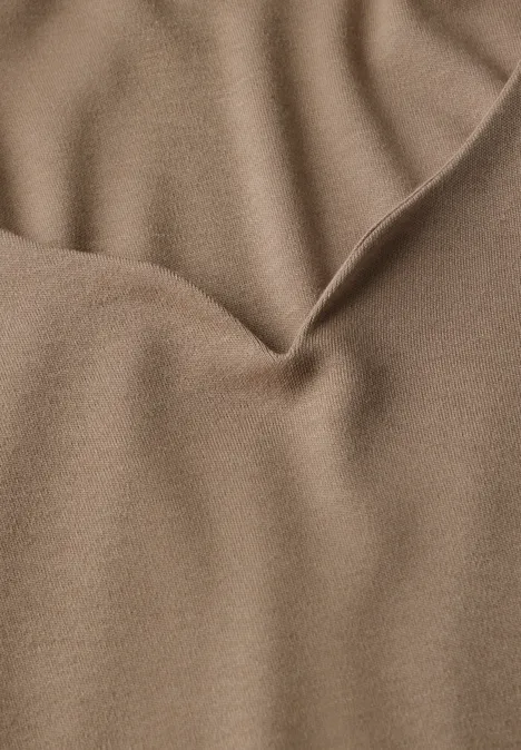 T-shirt avec encolure en cœur honey sand