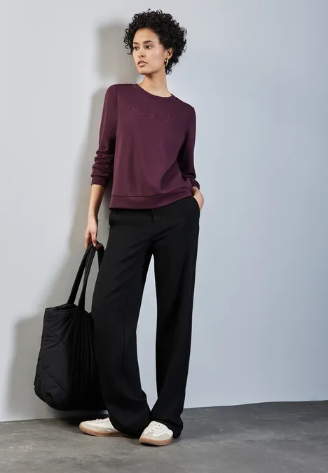 Shirt mit Wording-Stickerei mulberry red