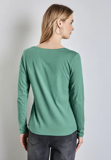 Shirt mit gerundetem V-Neck sunlit green