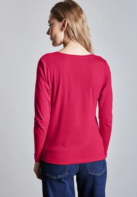 Shirt mit gerundetem V-Neck power berry