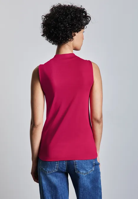 Basic Top mit Turtleneck power berry