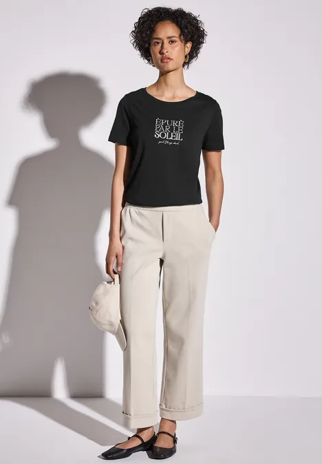 T-Shirt mit Wording Black