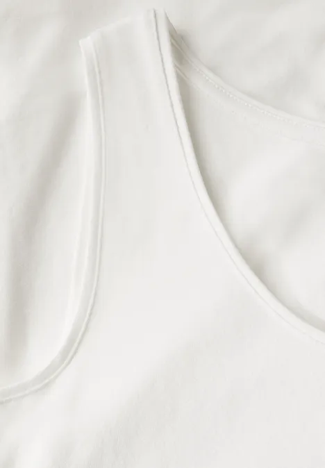Basic Top in Unifarbe off white