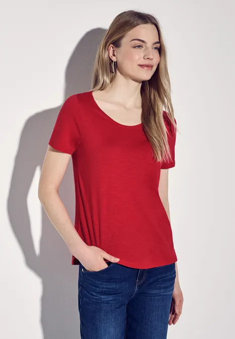 Basic T-Shirt in Unifarbe glory red