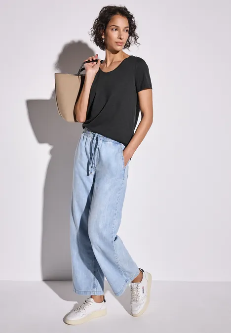 Basic T-Shirt in Unifarbe granite grey