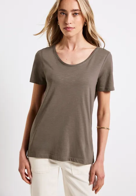 Basic T-Shirt in Unifarbe dark tumbled beige