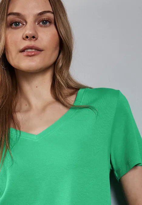 Basic V-Neck Shirt tendril green Basic V-Neck Shirt tendril green
