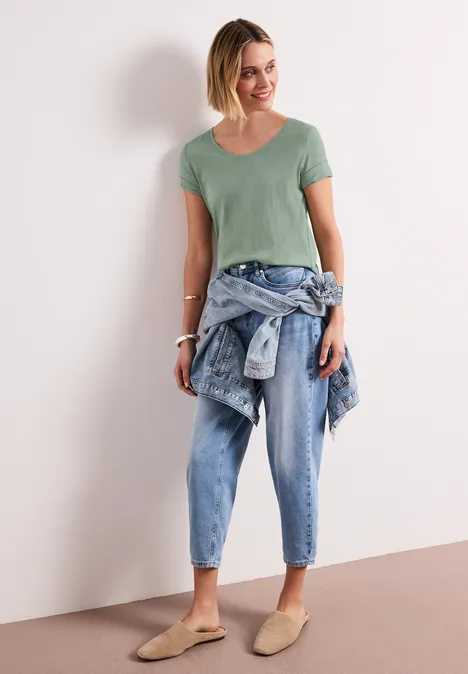 Basic T-Shirt mit V-Neck in Unifarbe dark serene green