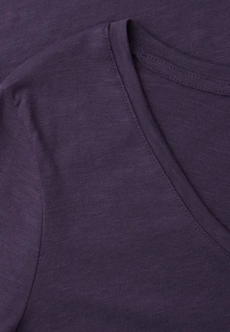 Basic T-Shirt mit V-Neck in Unifarbe mystic purple
