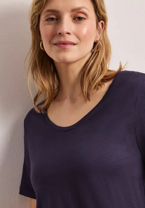 Basic T-Shirt mit V-Neck in Unifarbe mystic purple