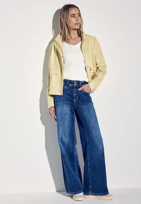 Shirt mit Diamant-Ausschnitt off white