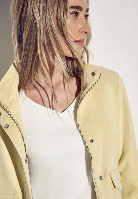 Shirt mit Diamant-Ausschnitt off white