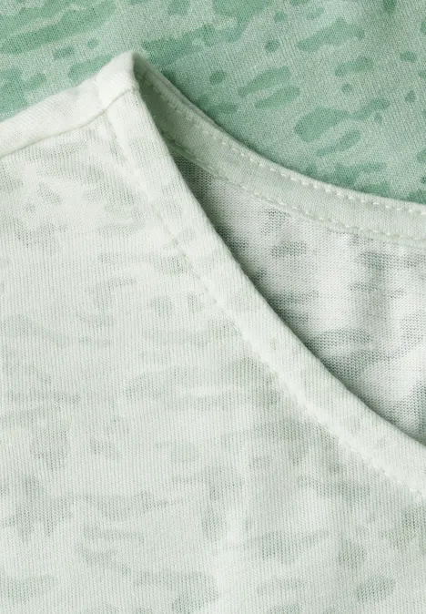 Shirt in Ausbrenner-Optik milky green