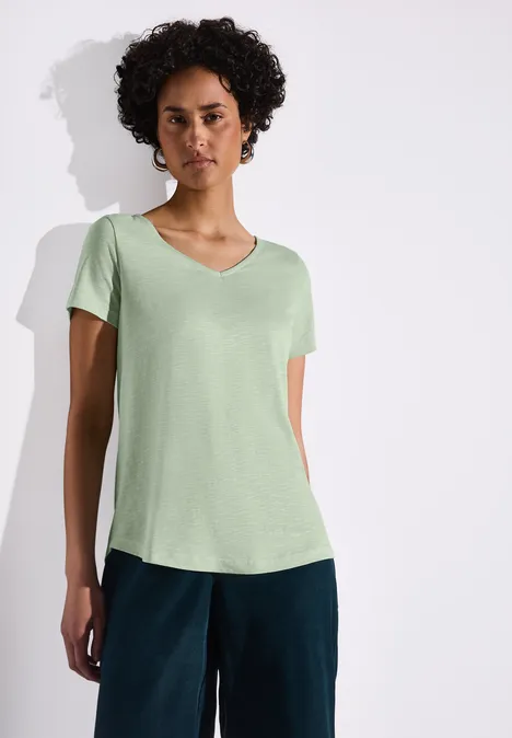 Basic T-Shirt in Unifarbe soft jade green