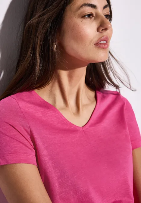Basic T-Shirt in Unifarbe blazing pink