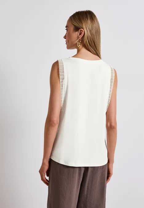 Top mit Häkeldetails off white