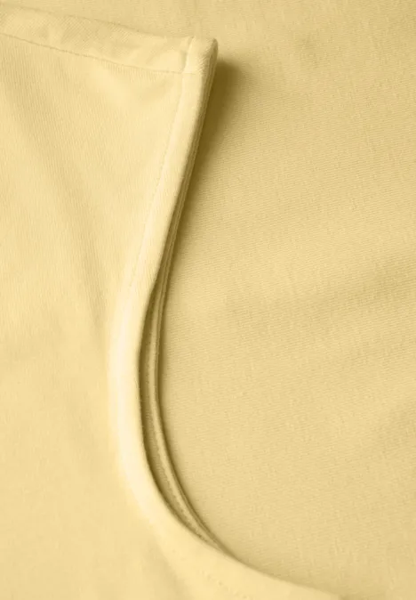 T-shirt en jersey à col en V buttercream yellow